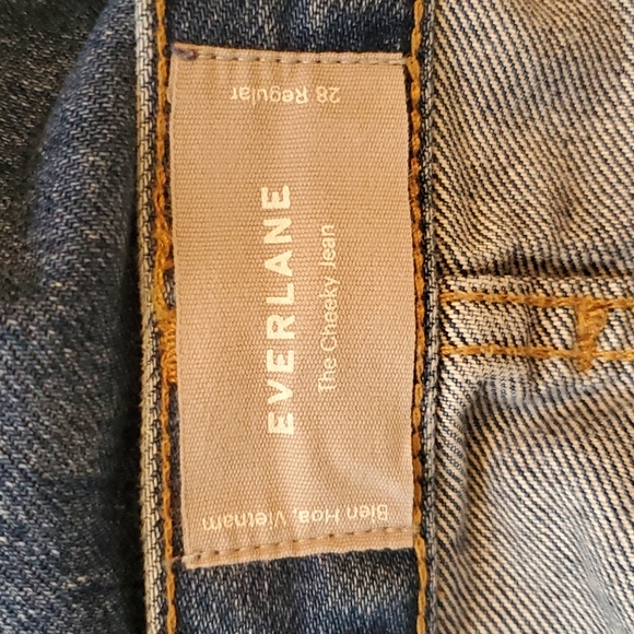 Everlane The '90s Cheeky Straight Jean in Medium Blue - Picture 8 of 12